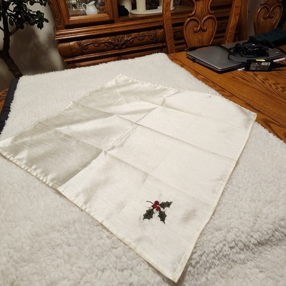 EUC, Like New Condition; bundle of 12 holiday cloth napkins - Picture 2 of 5
